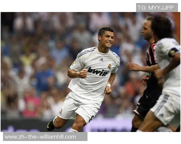 C罗纳尔多在欧冠中助皇马逆转曼联精彩战役回顾